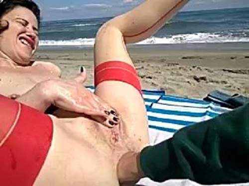 Perverted Mature Anal Fisting To Rosebutt On A Beach Release