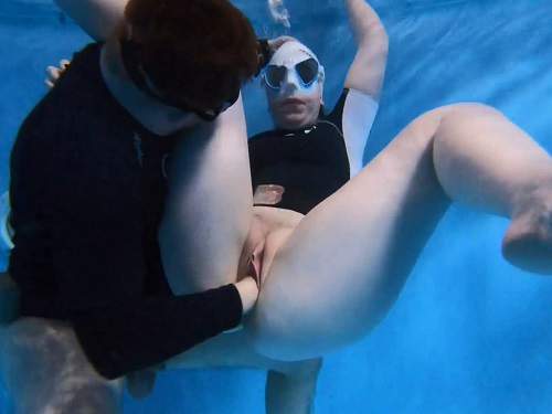 Unique amateur porn – Free-divers underwater fisting