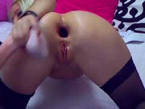 Closeup – Playful blonde webcam with huge gaping anus