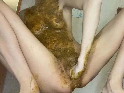 Scat wife – Webcam p00girl some vomit and a lot of sting on the body, fisting
