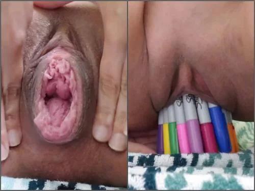 Closeup – VixenxMoon penetration a lot of markers in sweet pussy